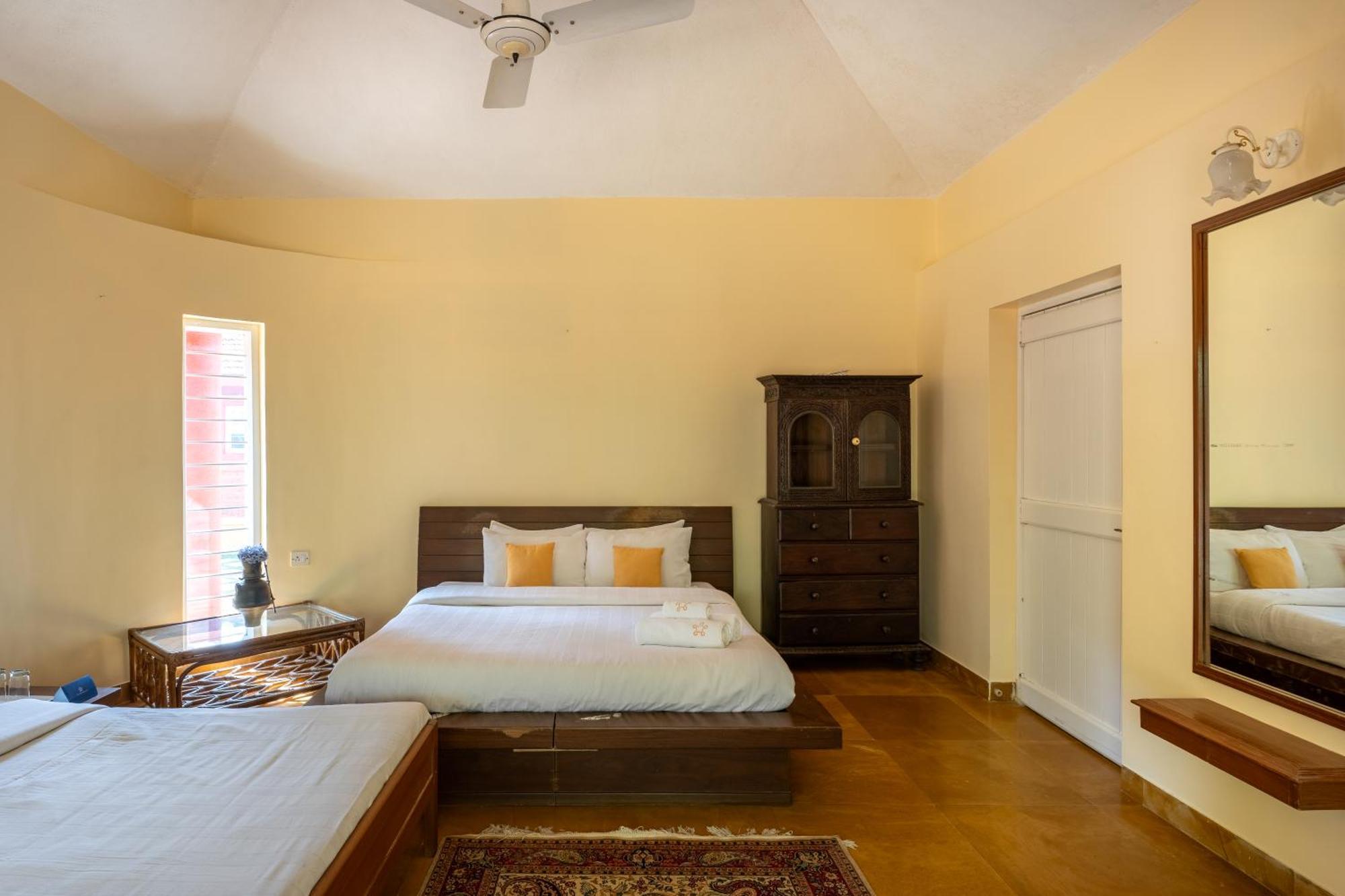 Saffronstays Garnet House มหาบาเลชวาร์ ภายนอก รูปภาพ
