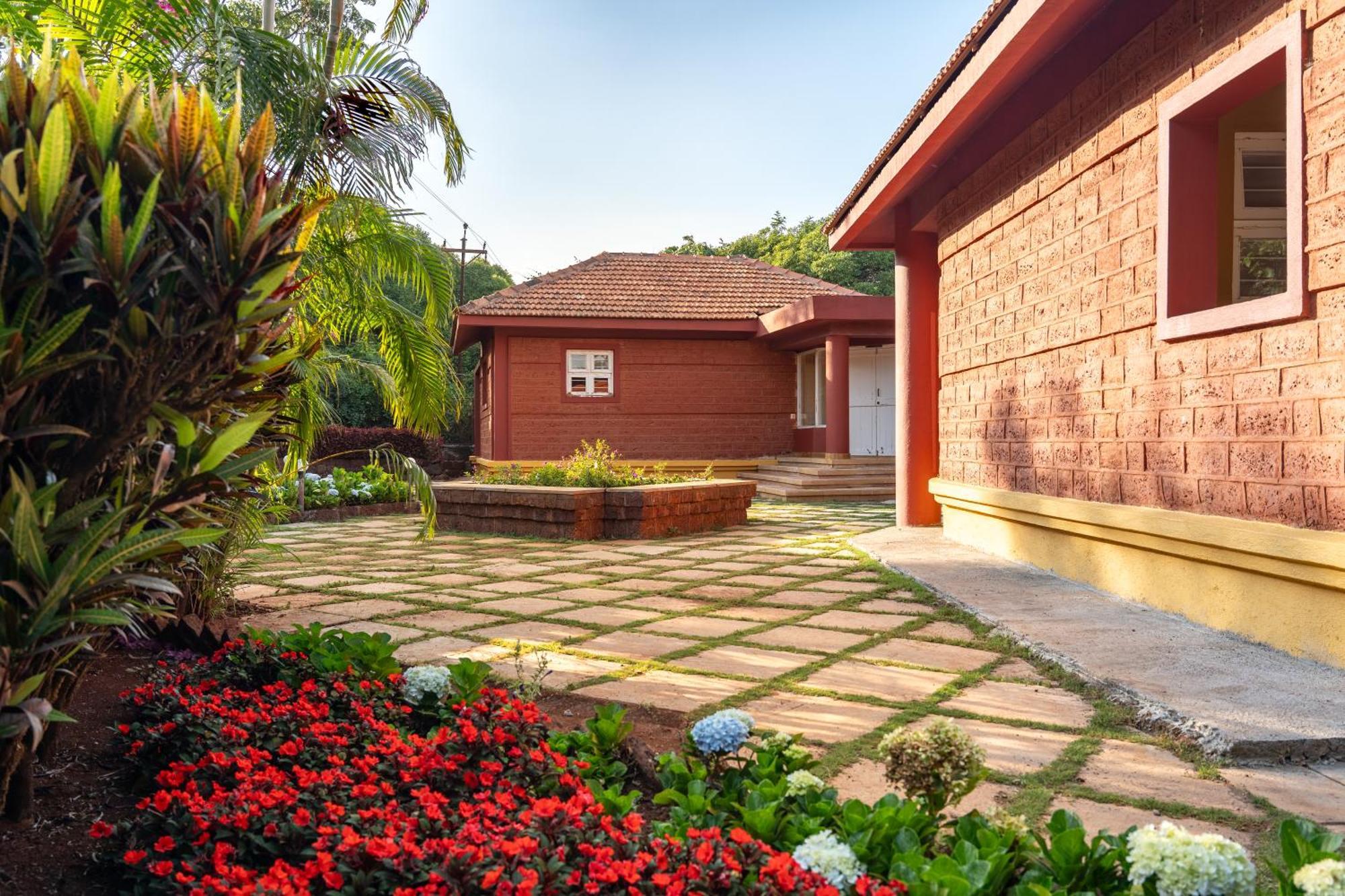 Saffronstays Garnet House มหาบาเลชวาร์ ภายนอก รูปภาพ