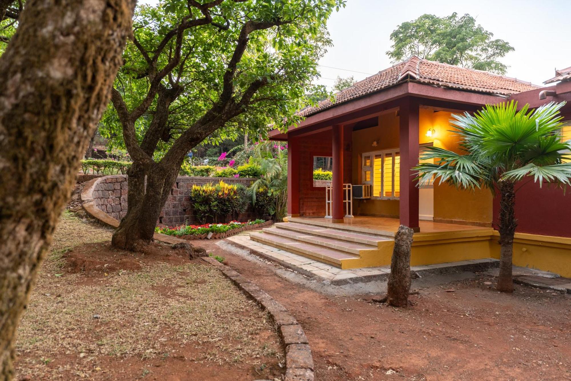 Saffronstays Garnet House มหาบาเลชวาร์ ภายนอก รูปภาพ