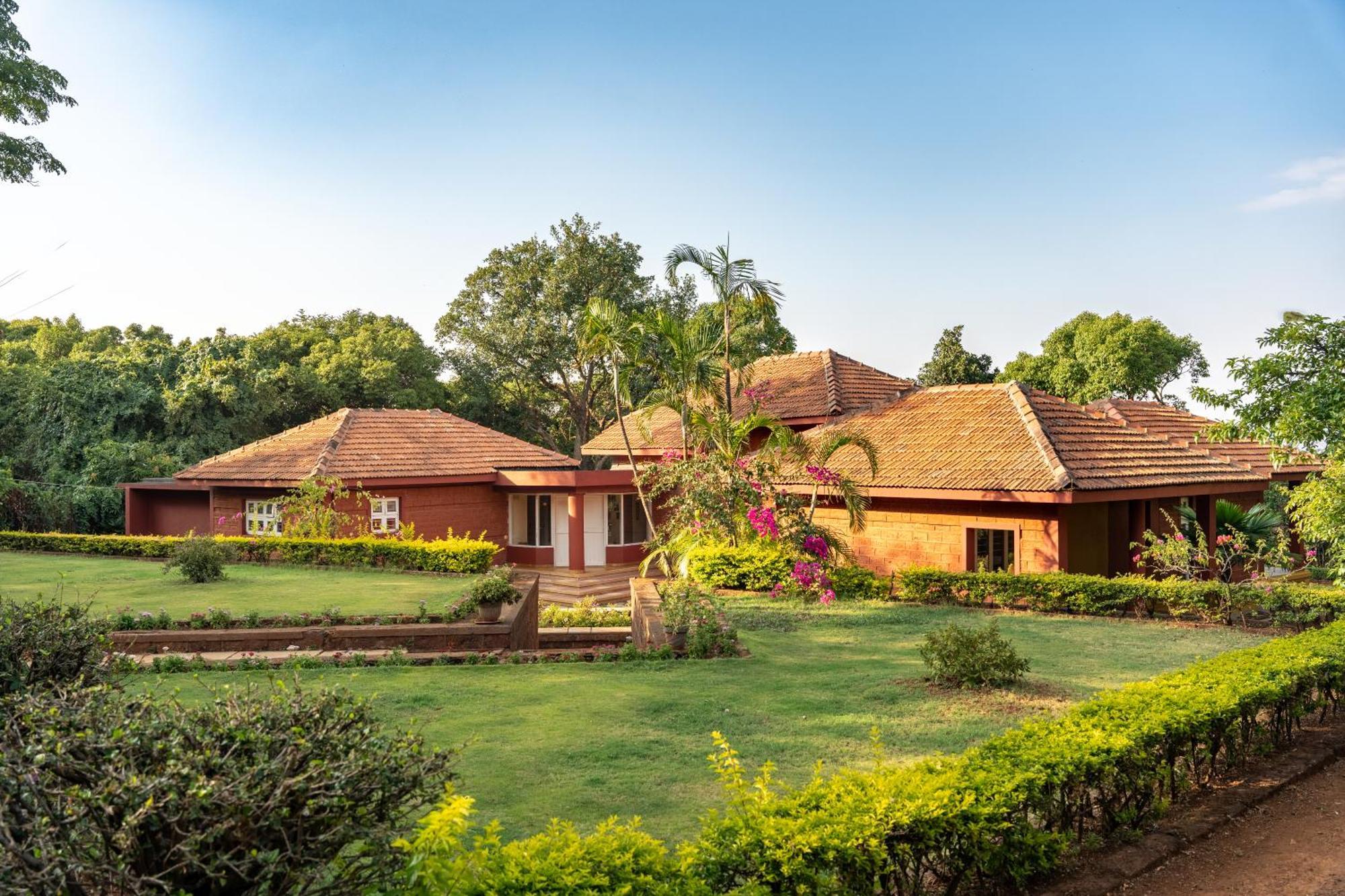 Saffronstays Garnet House มหาบาเลชวาร์ ภายนอก รูปภาพ